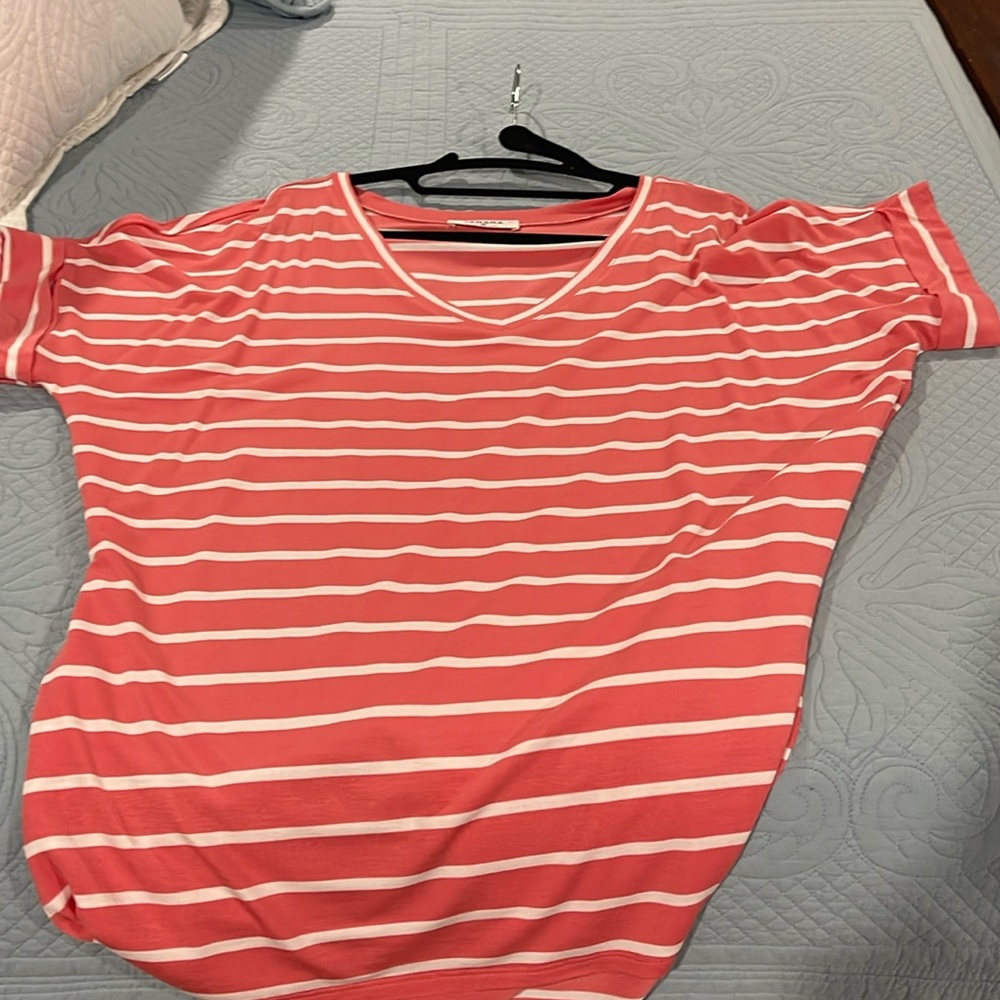 Zenana top. NWOT. Coral. Size medium.